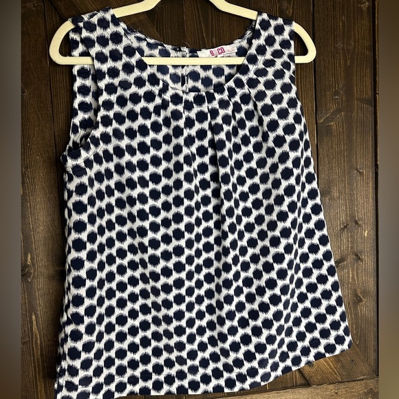 (10)9 & Co. Sleeveless Blouse• Size L•White with Navy Blue dots. EUC - Picture 1 of 5